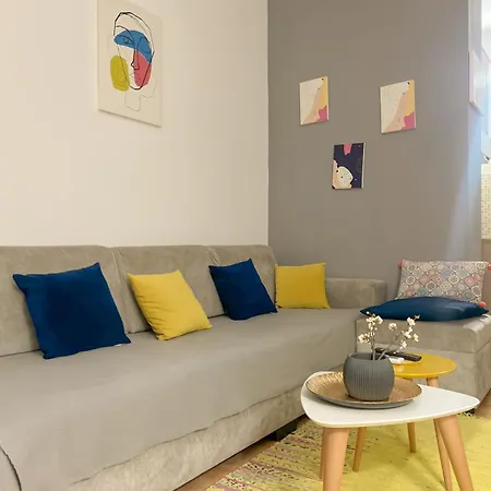 Retro Seven Apartment *
