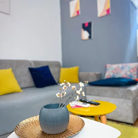 Retro Seven Apartment Tirana