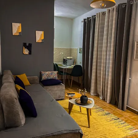 Retro Seven Apartment *